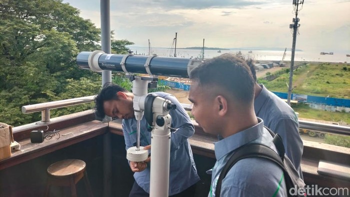 Suasana pemantauan hilal di Kota Sorong.
