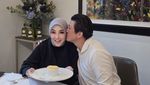 Syahrini dan Reino Barack Rayakan Ultah Pernikahan di Resto Michelin