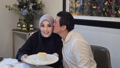 Syahrini dan Reino Barack Rayakan Ultah Pernikahan di Resto Michelin