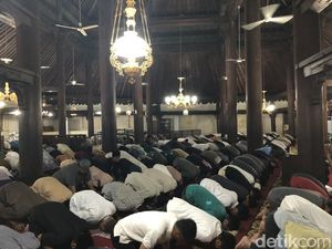Tata Cara Sholat Tarawih 20 Rakaat Lengkap dengan Doa dan Niatnya