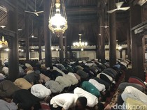 Tarawih Perdana di Masjid Gedhe Kauman, Jemaah Penuh hingga Serambi