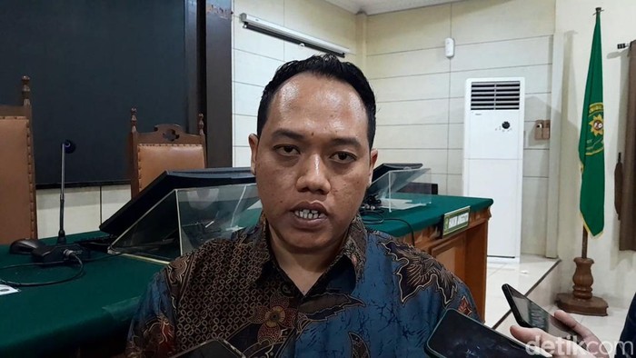 Tim kurator yang menangani PT Sritex, Denny Ardiansyah, di Pengadilan Negeri Semarang, Kecamatan Semarang Barat, Jumat (28/2/2025).