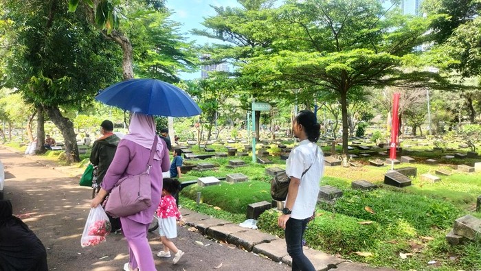 TPU Karet Bivak Masih Didatangi Peziarah Jelang Sidang Isbat Penentuan Ramadan