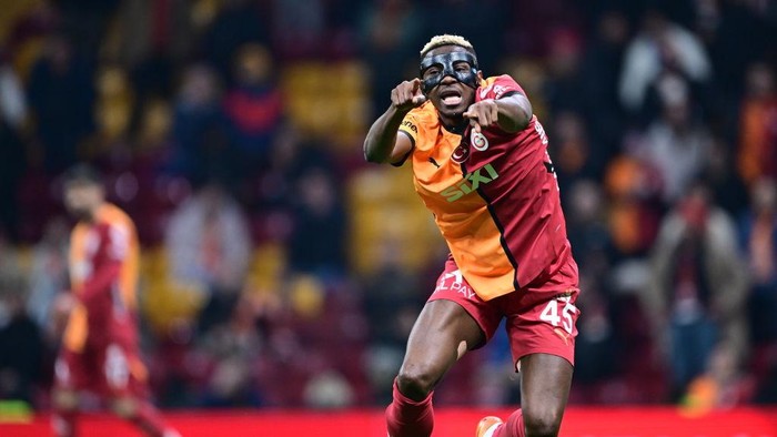 ISTANBUL, TURKIYE - FEBRUARY 27: Victor Osimhen of Galatasaray gestures during the Ziraat Turkish Cup Group C match between Galatasaray and TUMOSAN Konyaspor at RAMS Park, Istanbul, Turkiye on February 27, 2025. (Photo by Abdulhamid Hosbas/Anadolu via Getty Images)