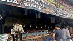 Warga Surabaya Berburu Kurma Sambut Ramadan