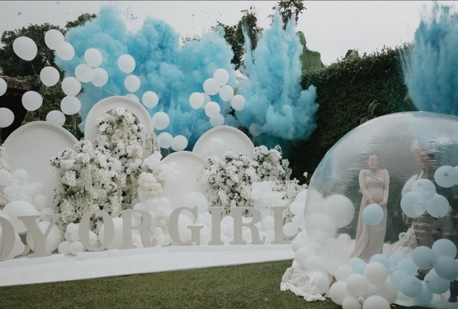 Dari acara tersebut diketahui bahwa jenis kelamin bayi yang sedang dikandung Aaliyah ialah laki-laki. Mengetahui hal tersebut, Thariq tampak begitu bahagia. Keduanya terlihat sudah tak sabar menyambut kehadiran anak pertama mereka. Foto: Instagram/@aaliyah.massaid