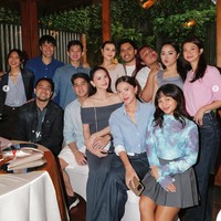 Vidi Aldiano dan sang istri, Sheila Dara, hingga Al Ghazali dan tunangannya, Alyssa Daguise juga turut hadir. Mereka tampak berpose bersama Thariq dan Aaliyah serta para rekan artis yang juga hadir. Foto: Instagram/@aaliyah.massaid