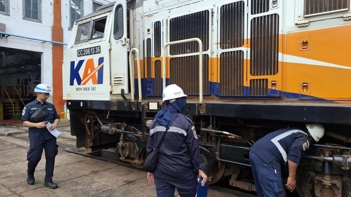 ampcheck oleh Regulator perkeretaapian Balai Teknik Perkeretaapian Kelas 1 Surabaya
