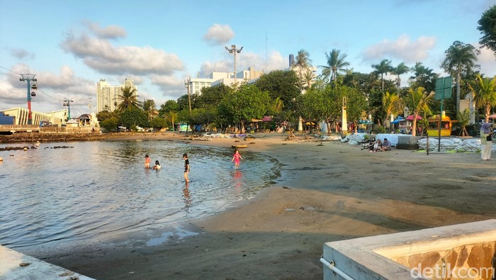 Ancol momen ngabuburit 1 Ramadan 1446 H atau 1 Maret 2025 (Maulani Mulianingsih/detikcom)