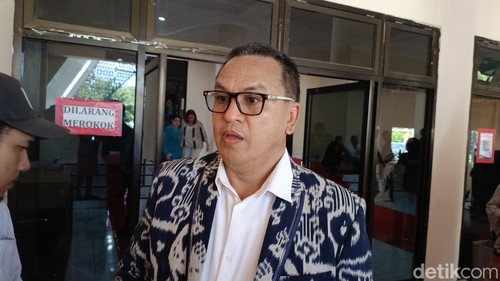 Anggota Komisi XIII DPR RI, Umbu Kabunang Rudi Yanto Hunga, saat diwawancarai detikBali, Sabtu (1/3/2025).