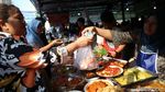 Berburu Takjil di Bendungan Hilir