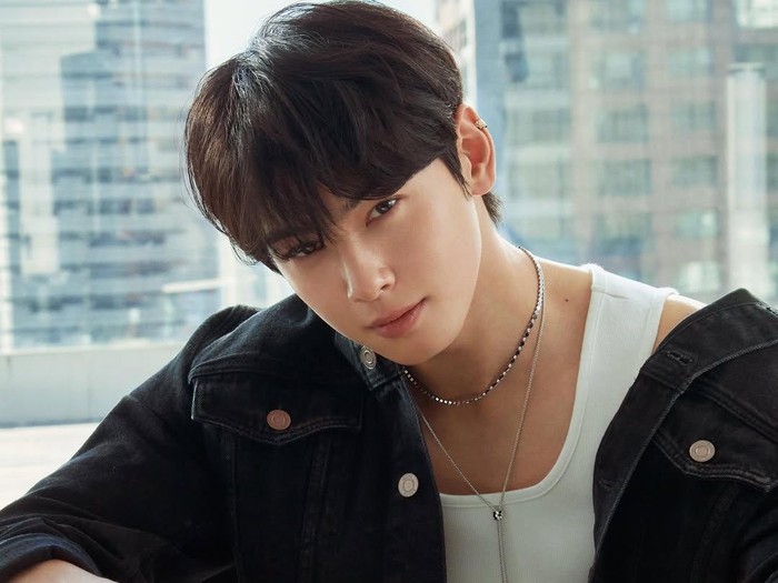 Cha Eun Woo dan IU tampil sebagai model perhiasan Chaumet Cha Eun Woo dan IU tampil sebagai model perhiasan Chaumet