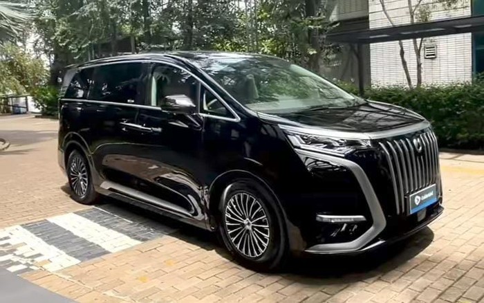 Denza D9 jadi taksi BlueBird. Denza D9 jadi taksi BlueBird.
