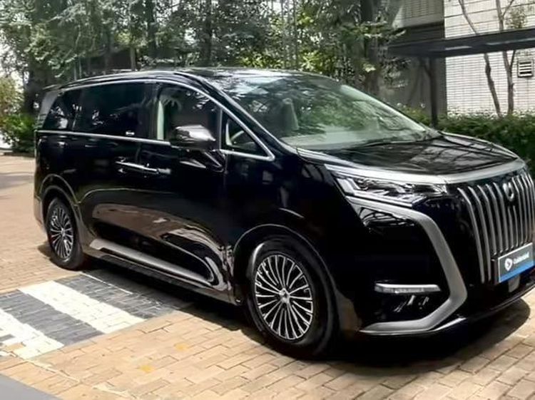 Wujud MPV Mewah Penantang Alphard yang Jadi Armada Taksi Baru BlueBird