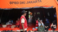 Sebanyak 120 jiwa mengungsi setelah rumah mereka hangus terbakar.
