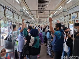 Cegah Sampah di Kereta, Penumpang Harap KCI Bagikan Kurma untuk Buka Puasa