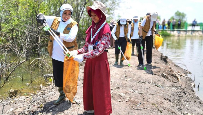 Istri Menteri Sosial RI Fatma Saifullah Yusuf