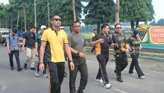 Kapolres Blitar Kota AKBP Titus Yudho olahraga bersama forkopimda Blitar Raya.