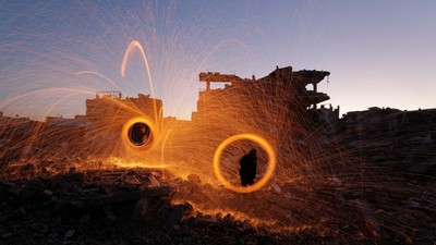 Kembang Api di Reruntuhan Bangunan Gaza Sambut Ramadan