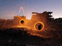 Kembang Api di Reruntuhan Bangunan Gaza Sambut Ramadan