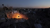 Meski hidup di tengah kesulitan, warga Gaza tetap bergembira menyambut bulan suci Ramadan.