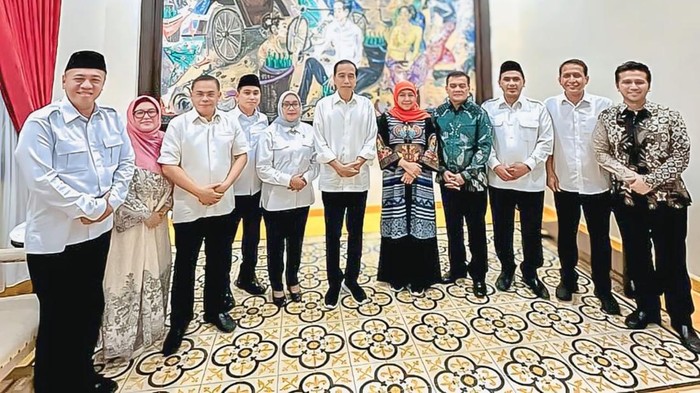 Khofifah Indar Parawansa dan kepala daerah di Jatim berkunjung ke kediaman Jokowi