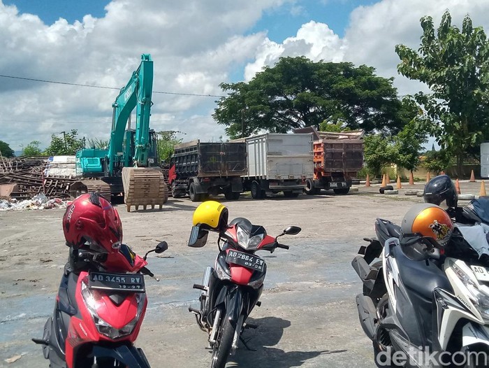 Lokasi parkir halaman Mapolres Klaten, Sabtu (1/3/2025).