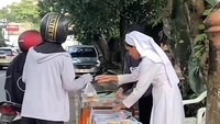 Buktinya, ada biarawati yang berjualan takjil untuk memudahkan umat Muslim yang masih di perjalanan ketika berbuka puasa. Foto: x/Instagram