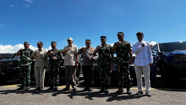 Menhan serahkan 700 unit kendaraan khusus Maung MV3 kepada TNI dan Polri.