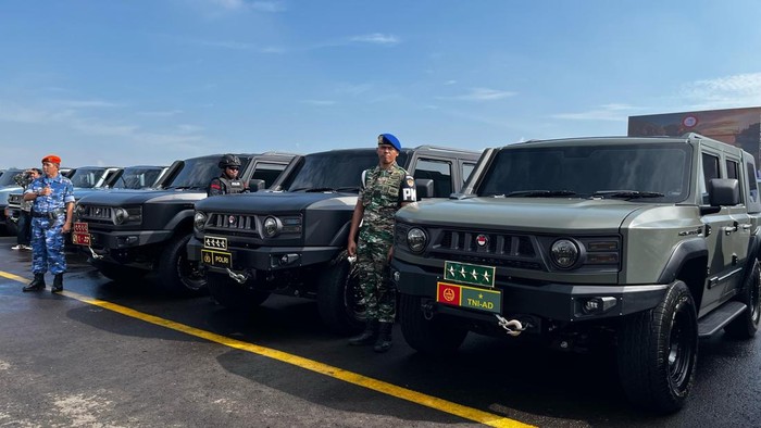Menhan serahkan 700 unit kendaraan khusus Maung MV3 kepada TNI dan Polri.