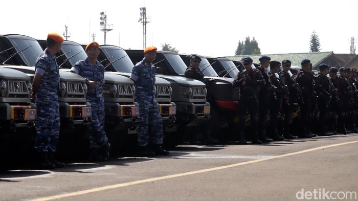 MV3 Maung produksi PT Pindad yang jadi kendaraan operasional TNI dan Polri. MV3 Maung produksi PT Pindad yang jadi kendaraan operasional TNI dan Polri.