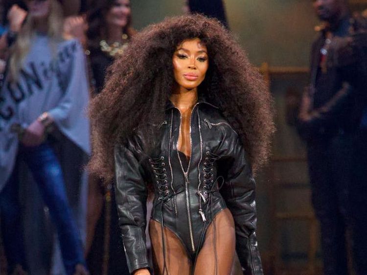 7 Aksi Supermodel Naomi Campbell di Show DSquared2, Seksi Memukau di Usia 54