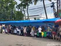 Ramainya Warga Berburu Takjil Khas Palembang di Pasar Bedug Jalan Ratna