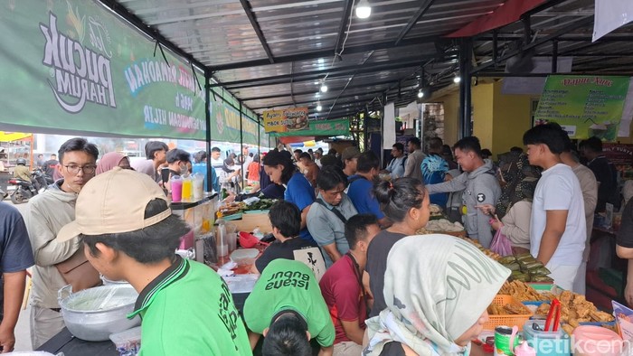 Pasar Takjil Bendungan Hilir, Jakarta Pusat, 1 Maret 2025 atau 1 Ramadan 1446 H. (Brigitta Belia Permata Sari/detikcom)