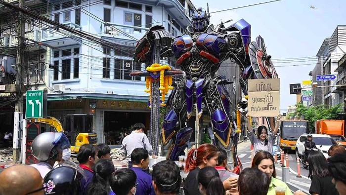 Patung Optimus Prime jadi tempat pemujaan di Bangkok