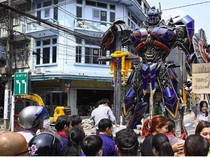 Viral, Patung Optimus Prime Jadi Tempat Pemujaan di Bangkok