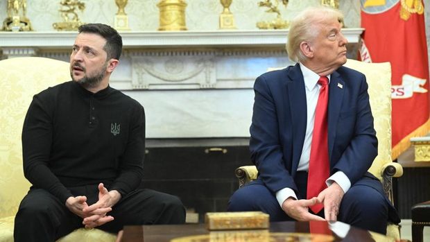 Pertemuan antara Presiden Ukraina Volodymyr Zelensky dan Presiden Amerika Serikat Donald Trump pada Jumat (28/2/2025) berakhir dengan ketegangan yang luar biasa di Gedung Putih. (Photo by SAUL LOEB / AFP)