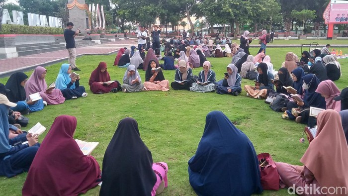 Peserta Klaten Mengaji 3 di Alun-alun Klaten Sabtu (1/3/2025).