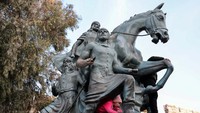 Sultan Salahhudin Al-Ayyubi (Saladin) merupakah salah satu jenderal perang pejuang muslim dari Tikrit (daerah utara Irak). Memiliki nama asli Yusuf bin Najmuddin al-Ayyubi, ia telah mendirikan Dinasti Ayyubiyyah di Mesir dan Syria.