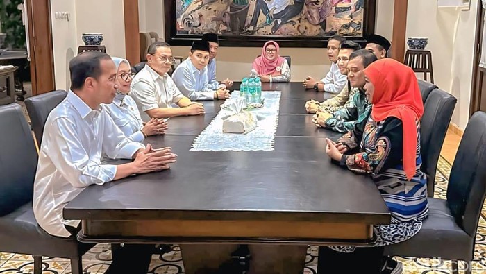 Potret Sejumlah Kepala Daerah dari Jatim Silaturahmi ke Jokowi Usai Retreat Potret Sejumlah Kepala Daerah dari Jatim Silaturahmi ke Jokowi Usai Retreat