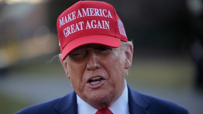 WASHINGTON, DC - FEBRUARY 28: U.S. President Donald Trump speaks as he departs the White House on February 28, 2025 in Washington, DC. Trump spoke on his contentious Oval Office meeting with Ukrainian President Volodymyr Zelensky.   Chip Somodevilla/Getty Images/AFP (Photo by CHIP SOMODEVILLA / GETTY IMAGES NORTH AMERICA / Getty Images via AFP)