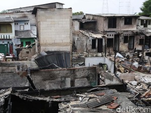 Kondisi Memprihatinkan Permukiman di Duren Sawit Jaktim Usai Kebakaran