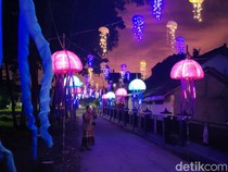 Ubur-ubur Ikan Lele, Ratusan Lampion Bikin Masjid di Kulon Progo Ini Menyala Le
