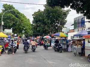 Berburu Takjil di Jalan Gatsu Bandung