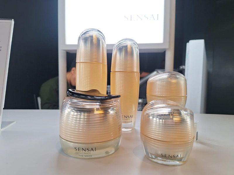 Sensai, brand skincare asal Jepang berbahan sutra Koishimaru.