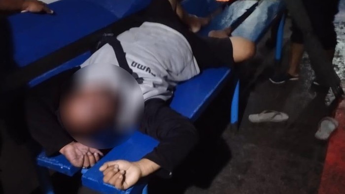 Seorang sopir truk bernama Nurohmad ditemukan meninggal di atas KMP Pancar Indah saat sedang bersandar di dermaga LCM Pelabuhan Gilimanuk, Jembrana, Bali, Jumat (28/2/2025). (Foto: Dok. Polres Jembrana)