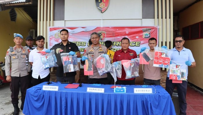 Polres Sorong Selatan (Sorsel), Papua Barat Daya, mengungkap kasus jaringan penipuan online yang merugikan korban berinisial SR (40) senilai Rp 270 juta.