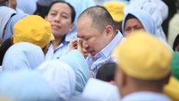 Komisaris Utama dan Presiden Direktur Sritex yang sekaligus keluarga pendiri Sritex HM Lukminto menemui karyawannya dan menyampaikan ucapan terima kasih atas dedikasi seluruh keluarga besar Sritex yang telah bekerja penuh dedikasi selama puluhan tahun.