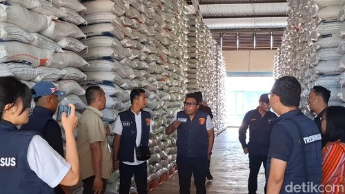 Stok beras di gudang Bulog NTT aman selama Ramadan hingga Idul Fitri 2025.