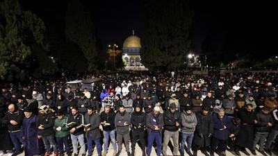 Suasana Salat Tarawih di Masjid Al-aqsa